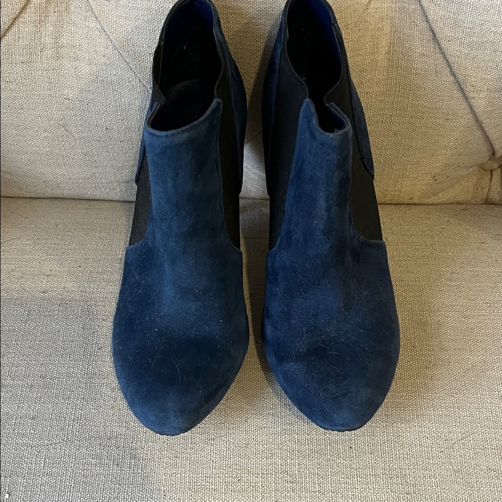 Arturo Chiang Deep Blue Suede Ankle Booties